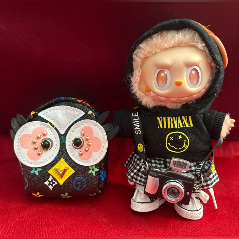 Happiness BIE included along with full fit and black mini bag! DOLL INCLUDED.